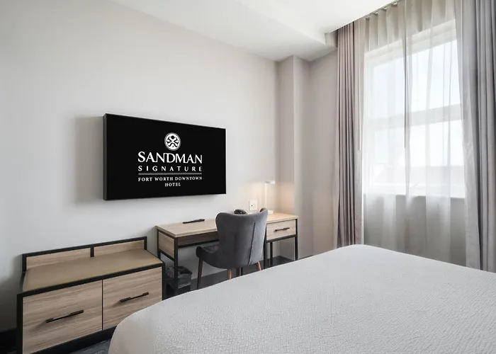Hotel Sandman Signature Worth Downtown 3*