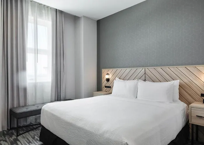 Sandman Signature Worth Downtown 3*