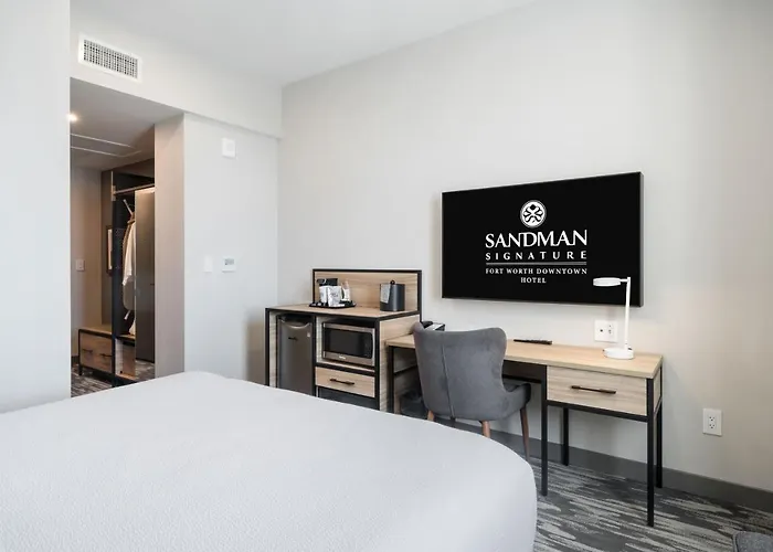 Hotel Sandman Signature Worth Downtown 3*