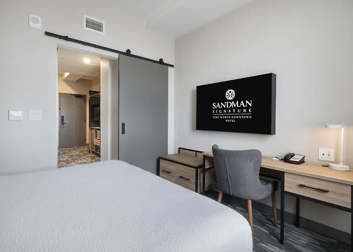 Hotel Sandman Signature Worth Downtown