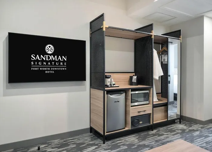 Hotel Sandman Signature Worth Downtown 3*